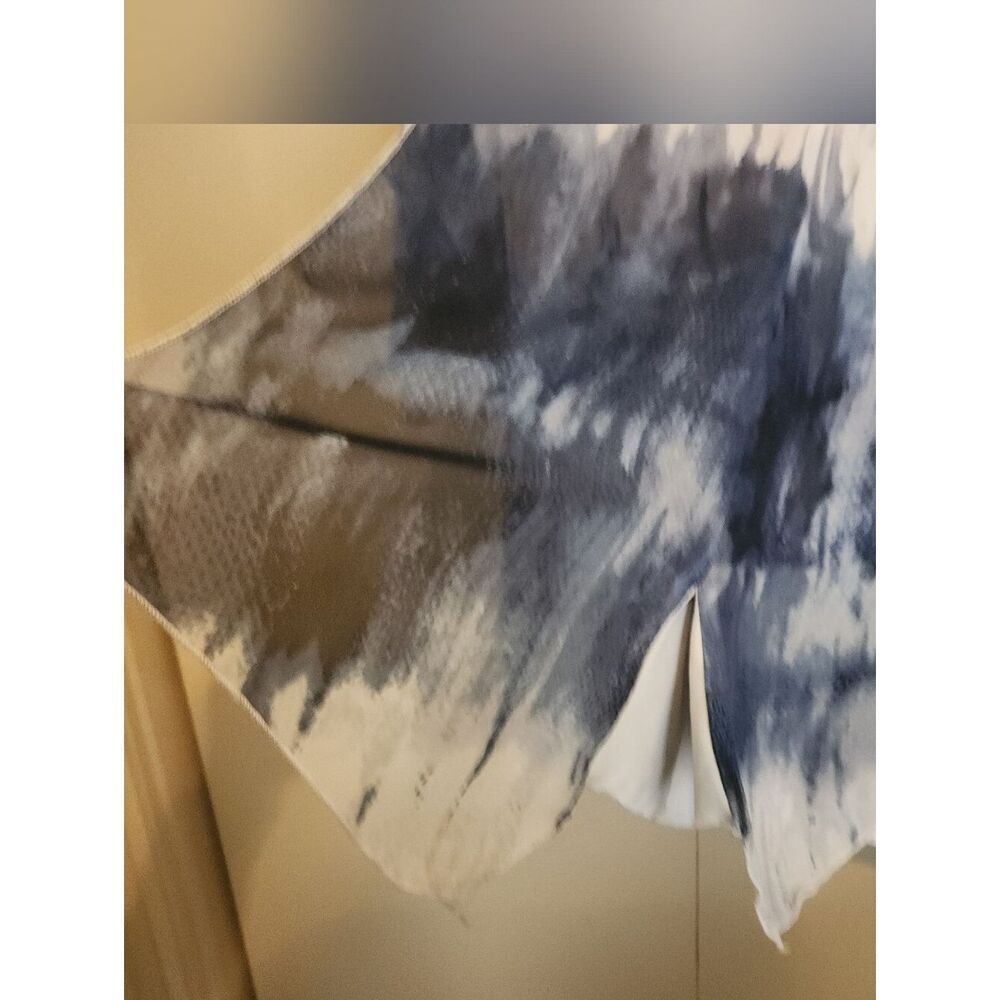 F36 Modes Crystal Fashions Blue Tie-Dye V-Neck Top with shark tooth hem - Picture 6 of 15